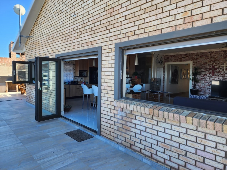3 Bedroom Property for Sale in Winterstrand Eastern Cape